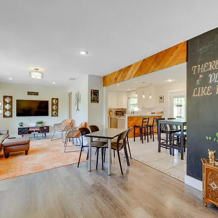 San Antonio Home, 2 Mi To Airport - Pets Welcome!